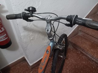 Bici adulto con ruedines. Segura y compacta