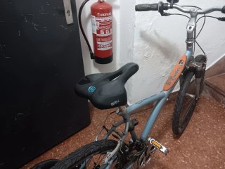 Bici adulto con ruedines. Segura y compacta