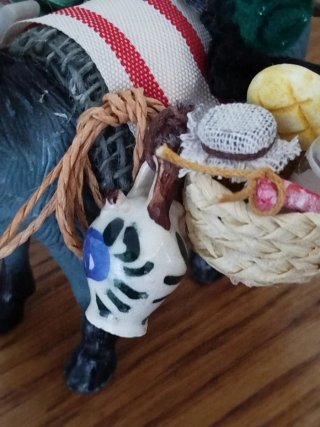Figura Belén: Burro cargado