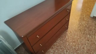 Mesitas de noche y cómoda de madera. Buen estado.