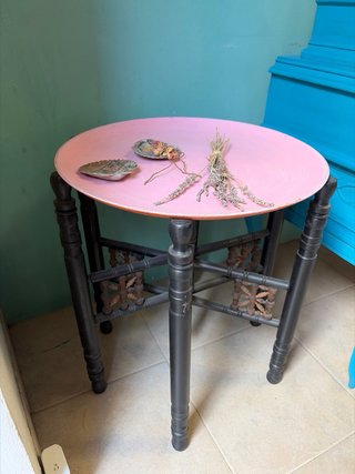 Mesa plegable de madera y terracota