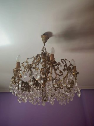 Lámpara de araña de cristal y metal