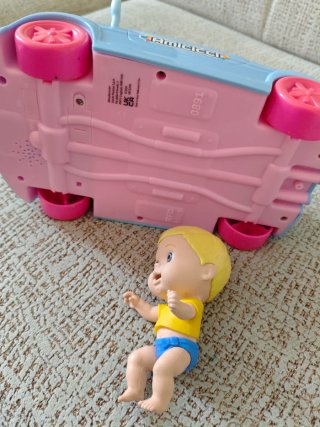 Coche Amicici azul y rosa con muñeco