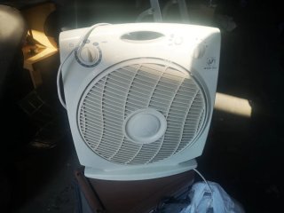 2 Ventiladores de pie 10 euros por unidat