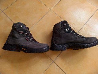 Botas de montaña Chiruca grises