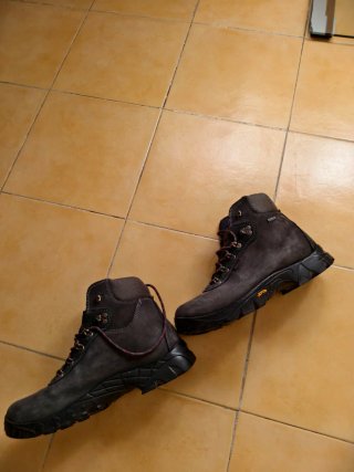 Botas de montaña Chiruca grises