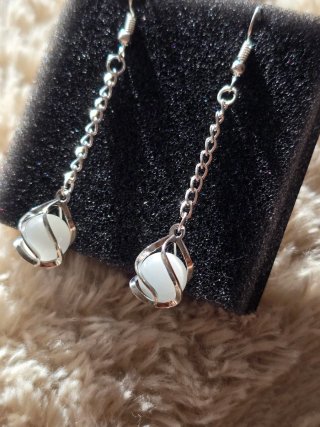 Pendientes largos plata esfera blanca handmade