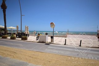 Local comercial en venta en Playa de Garrucha en Garrucha