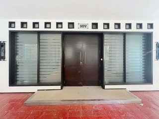 Oficina en venta en Puerto Banús en Marbella