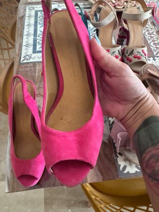 Sandalia tacón ante fucsia zata