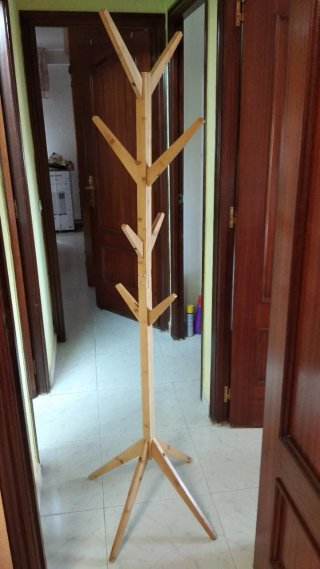 Perchero de madera de bambú