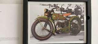Caja Negra Exposición MuVIM ¡En Moto!