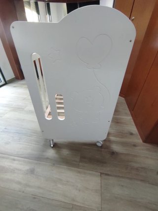 Cuna blanca 120x64cm. Altura max. 120 cm.