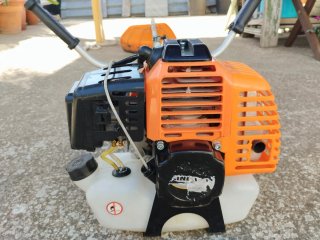 Desbrozadora de gasolina naranja