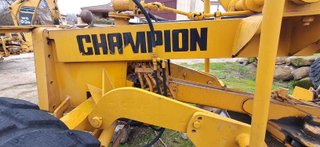 Motoniveladora Champion D686.