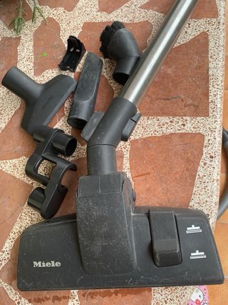 Aspirador Miele S4210 1800W completo, de carrito