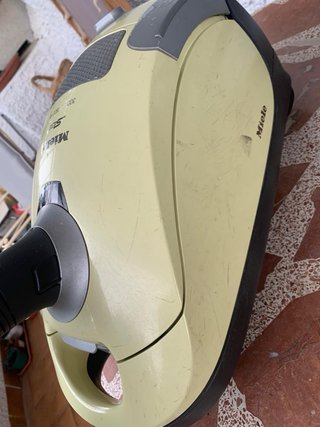 Aspirador Miele S4210 1800W completo, de carrito