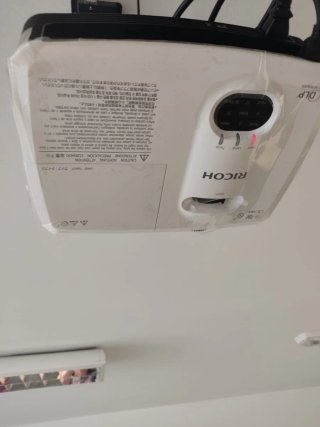 Pizarra Interactiva Iggual 85 + Proyector Ricoh