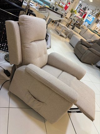Poltrona relax con alzata, supporto lombare e poggiatesta