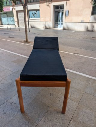 Camillas de madera maciza · Hechas a mano