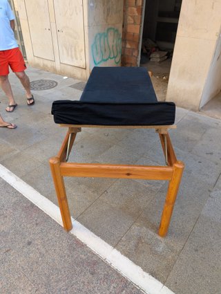 Camillas de madera maciza · Hechas a mano