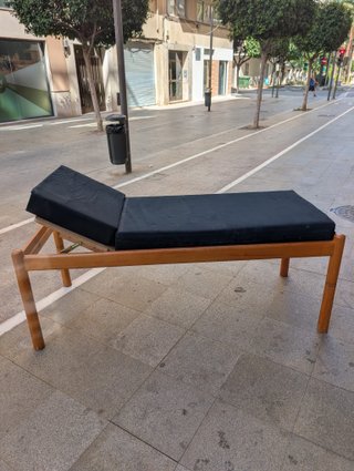 Camillas de madera maciza · Hechas a mano