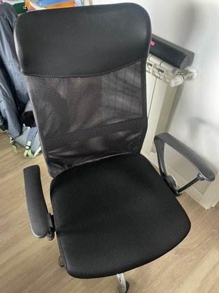 Silla de oficina ergonómica negra
