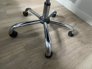 Silla de oficina ergonómica negra