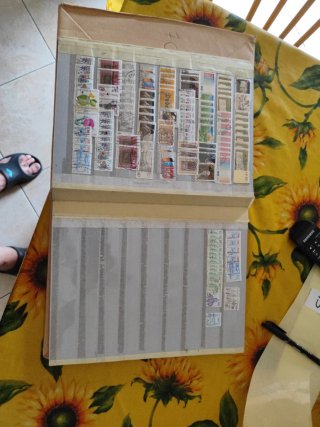 Volume francobolli 75