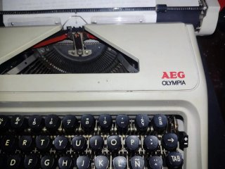 Máquina de escribir AEG Olympia Regina de Luxe