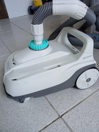 Aspirador limpiafondos piscina Intex ZX100