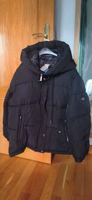 Abrigo Michael Kors Negro Talla XL.