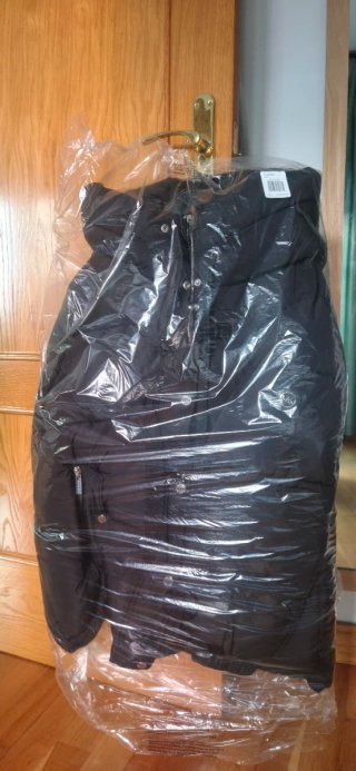 Abrigo Michael Kors Negro Talla XL.