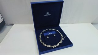 Conjuno SWAROVSKi Collar y pendientes