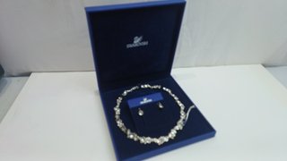 Conjuno SWAROVSKi Collar y pendientes