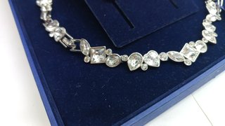 Conjuno SWAROVSKi Collar y pendientes