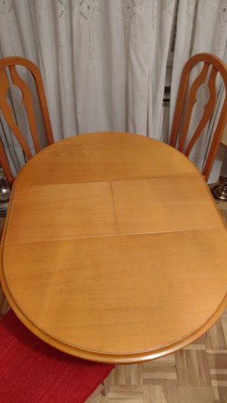 Mesa redonda extensible y 4 sillas madera