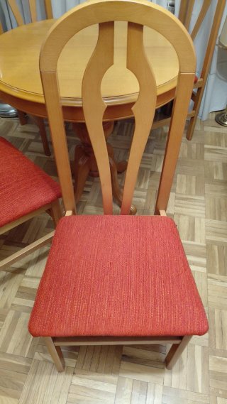 Mesa redonda extensible y 4 sillas madera