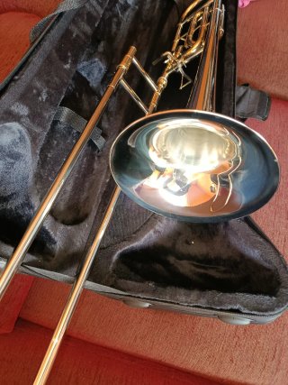 Trombón de varas tubería ancha