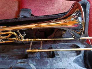Trombón de varas tubería ancha