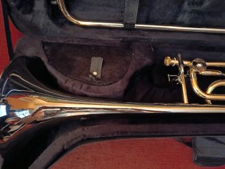 Trombón de varas tubería ancha