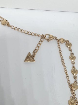 Collar Guess Corazones y Logo