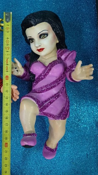 Muñeca Niña Alaska Morada