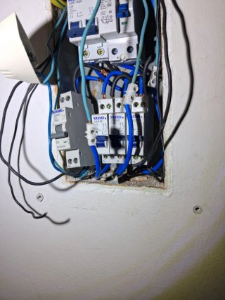 Técnico de calderas reparaciones y luz.
