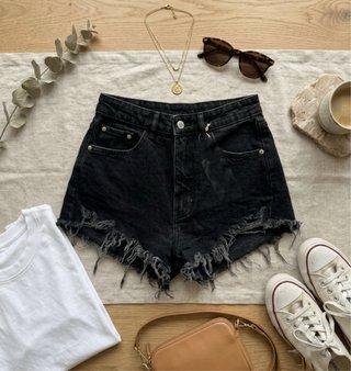 Shorts vaqueros negros desgastados