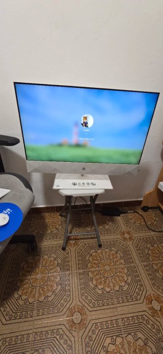 HP All-in-One 27 i5/8GB RAM/512GB SSD