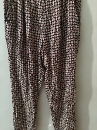 Pantaloni larghi estivi con stampa