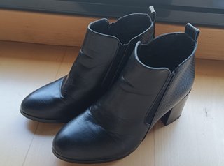 Botines InSide Talla 37 Detalle serpiente