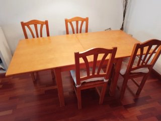 Mesa comedor y 4 sillas madera pino