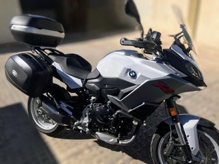 Moto BMW Negra y Blanca